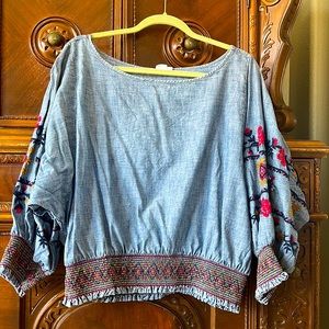 Gap Embroidered Chambray Balloon
Sleeve Top